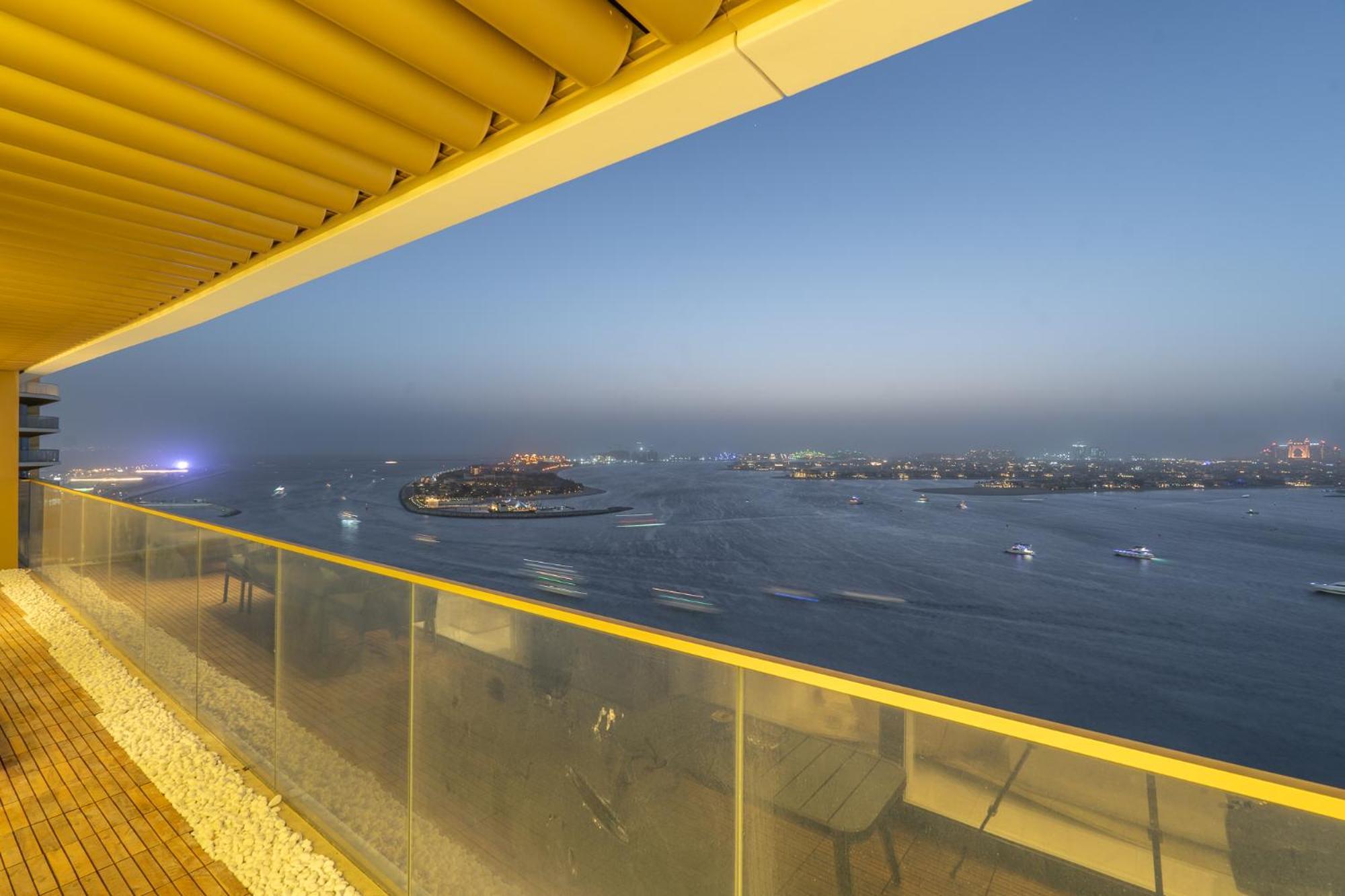 Grand Bleu I Private I Palm Jumeirah, Sea & Sky Views I Infinity Pool I Ps5 I By Skyline Serenity