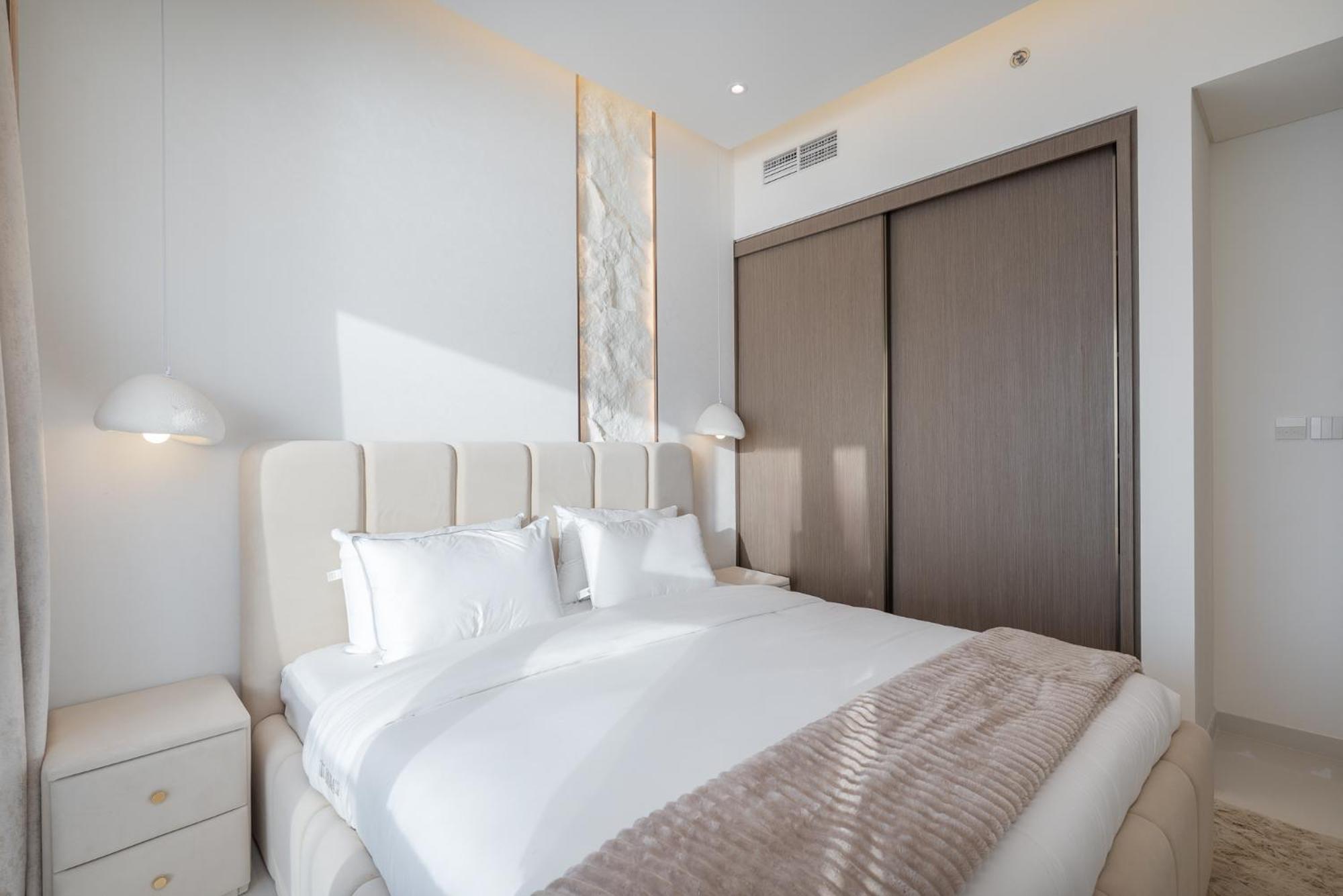 Grand Bleu I Private I Palm Jumeirah, Sea & Sky Views I Infinity Pool I Ps5 I By Skyline Serenity Dubai