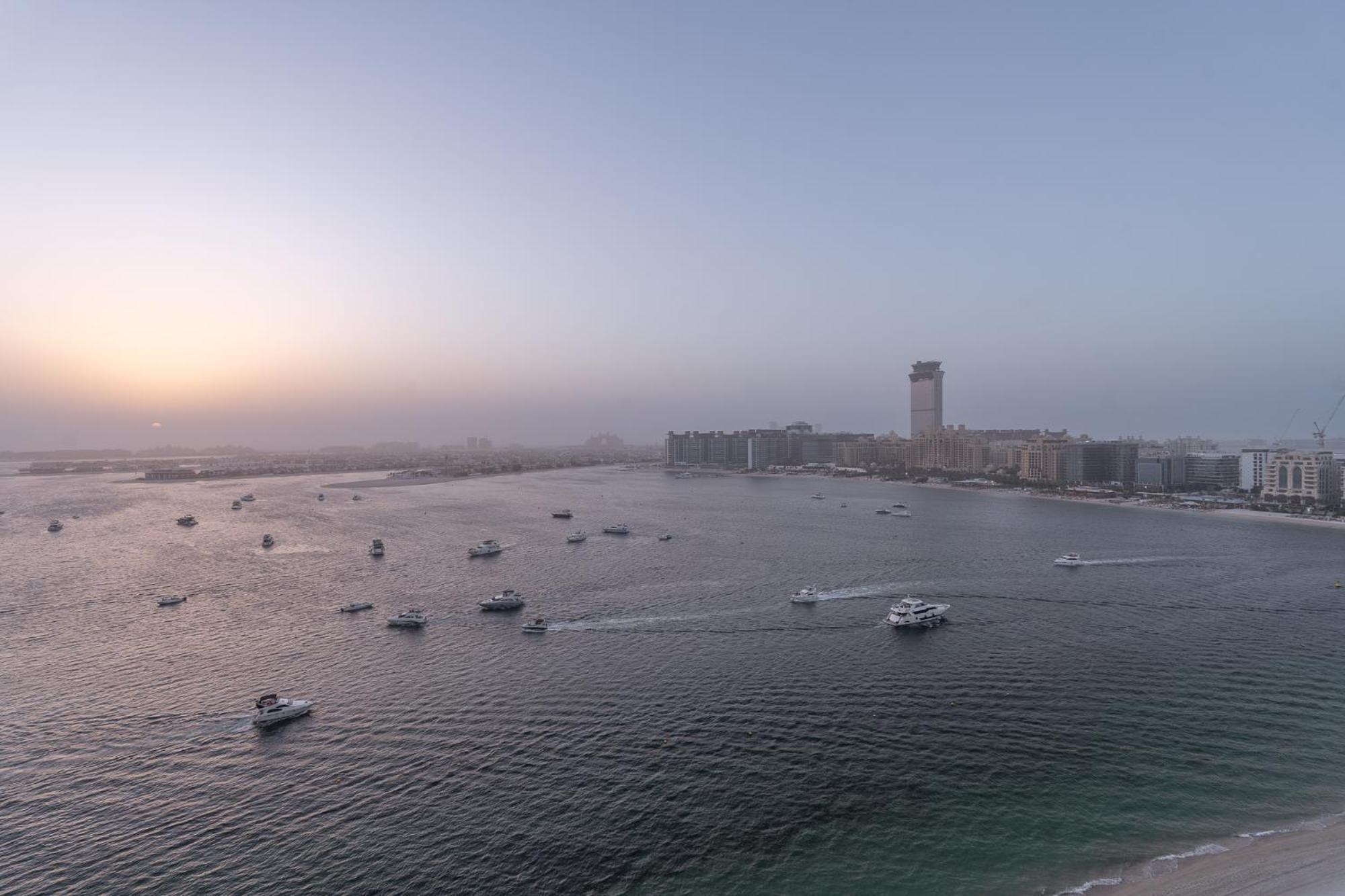 Grand Bleu I Private I Palm Jumeirah, Sea & Sky Views I Infinity Pool I Ps5 I By Skyline Serenity