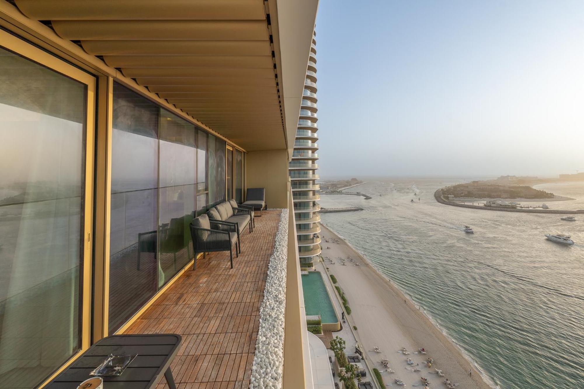 Grand Bleu I Private I Palm Jumeirah, Sea & Sky Views I Infinity Pool I Ps5 I By Skyline Serenity