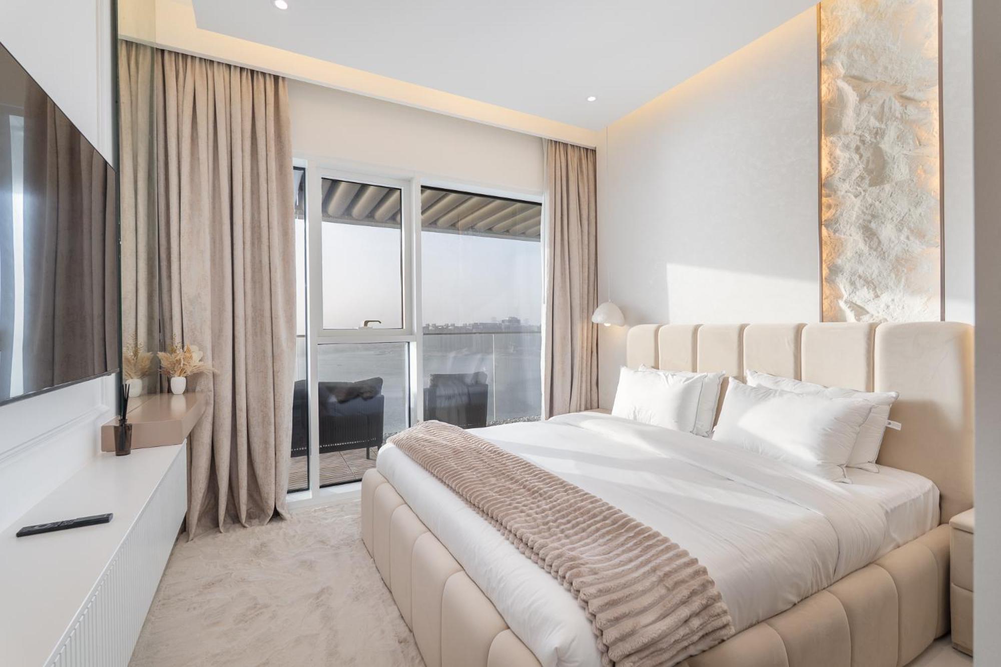 Grand Bleu I Private I Palm Jumeirah, Sea & Sky Views I Infinity Pool I Ps5 I By Skyline Serenity *